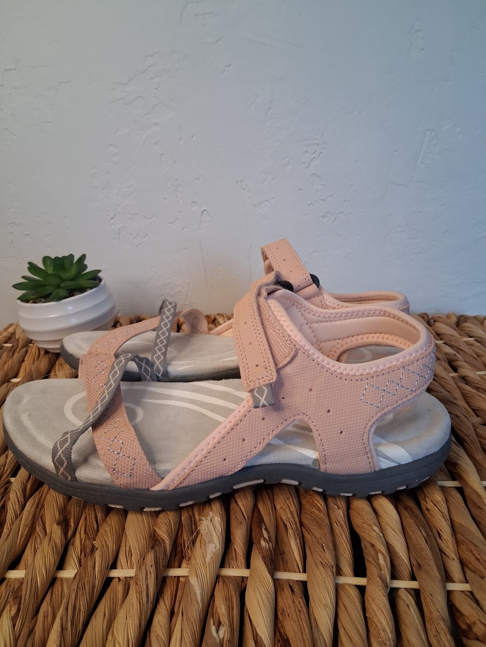 Wanabee Pink & Gray Strappy Athletic Walking Sandals | Size 38 (US 7.5) - Picture 2 of 7